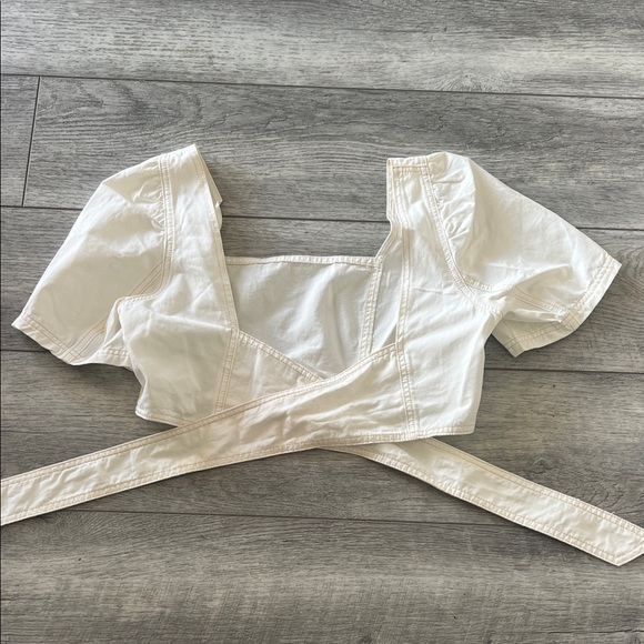 MinkPink cropped open tie back Women's Crop Top - Picture 2 of 3